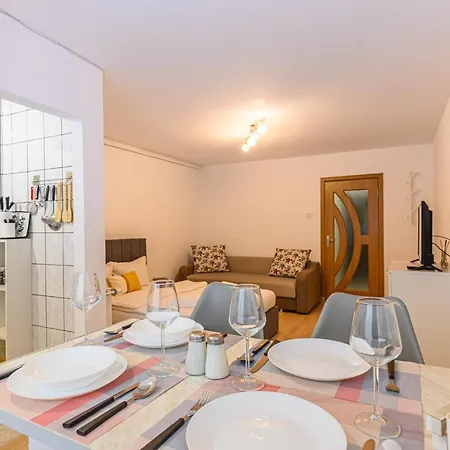 Jad - Family - - Soarelui 8 Apartament Brașov